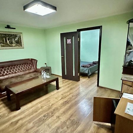 Petrovskyi Brovar Brovary Exteriör bild
