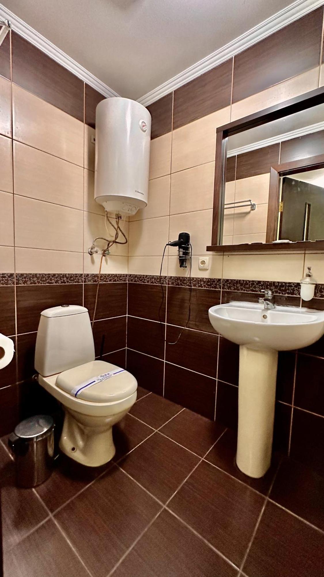 Petrovskyi Brovar Brovary Exteriör bild