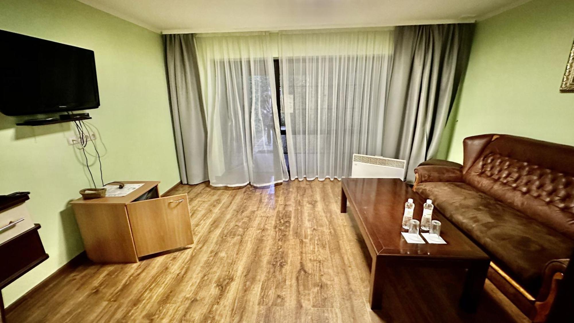 Petrovskyi Brovar Brovary Exteriör bild