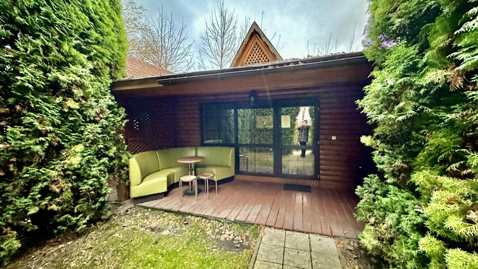 Petrovskyi Brovar Brovary Exteriör bild