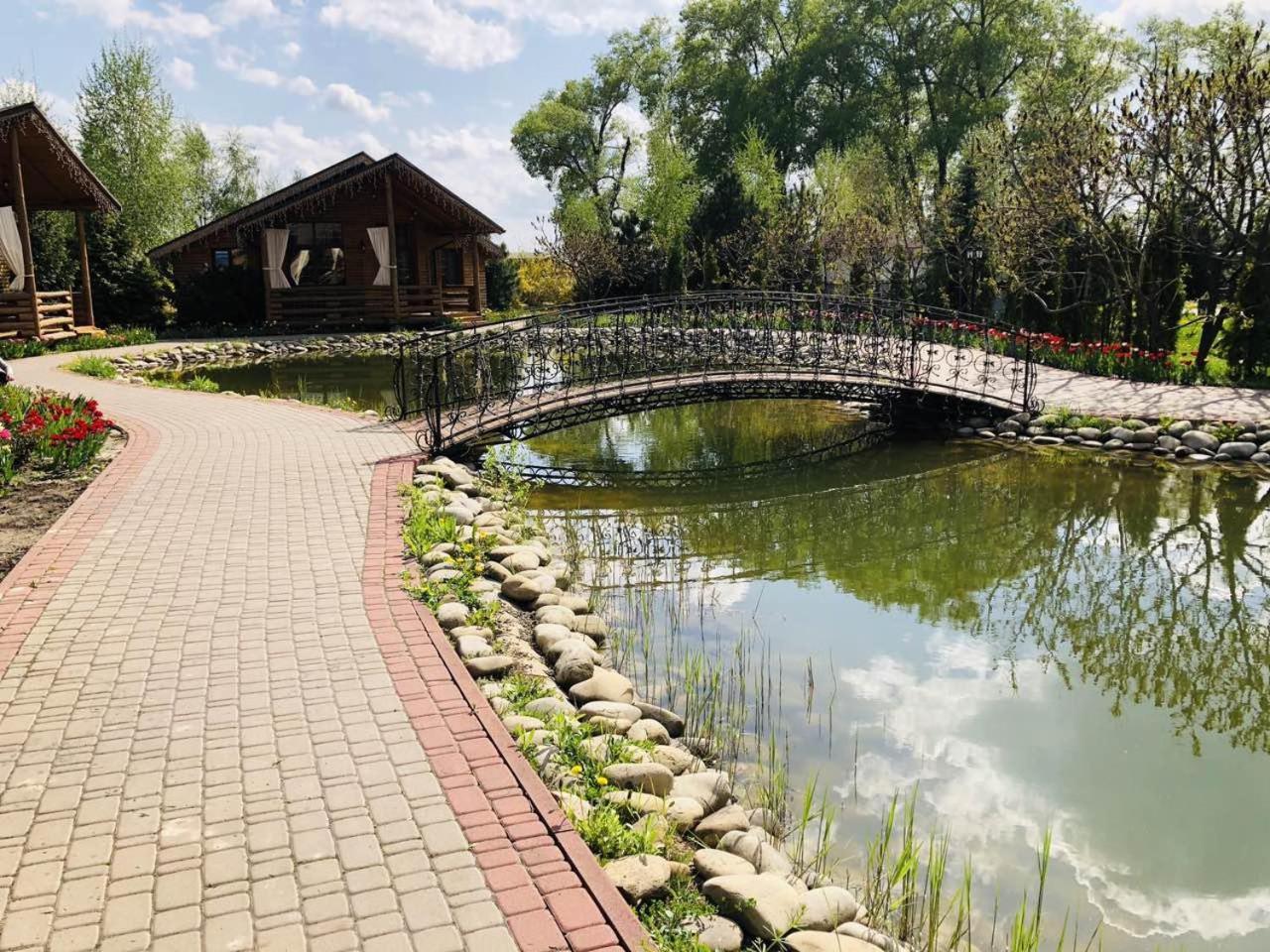 Petrovskyi Brovar Brovary Exteriör bild