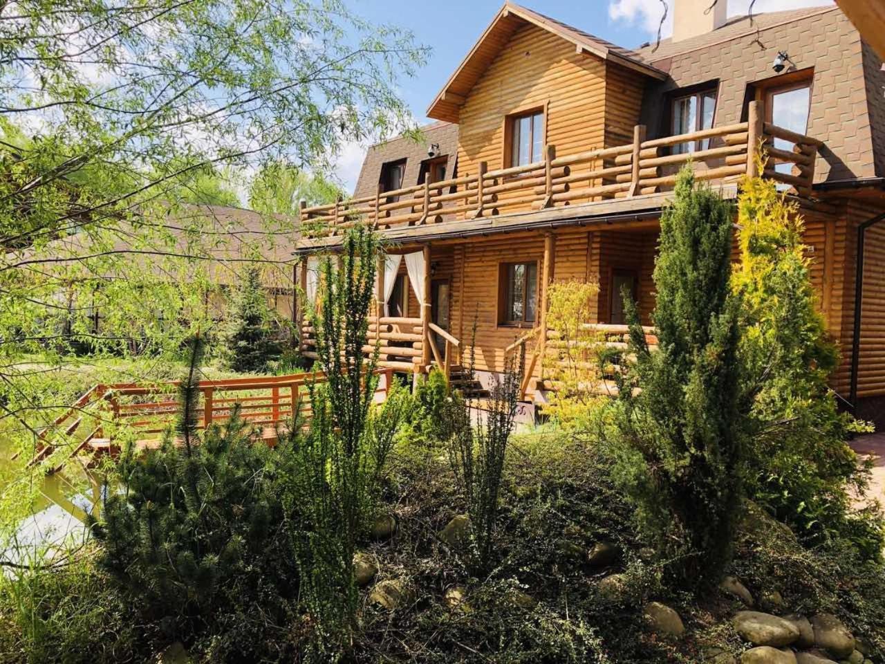 Petrovskyi Brovar Brovary Exteriör bild