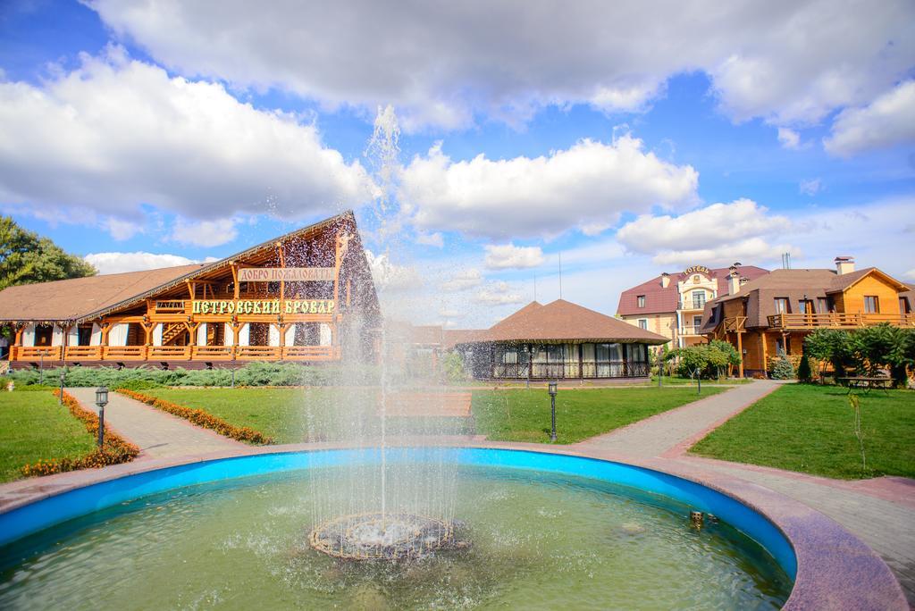 Petrovskyi Brovar Brovary Exteriör bild