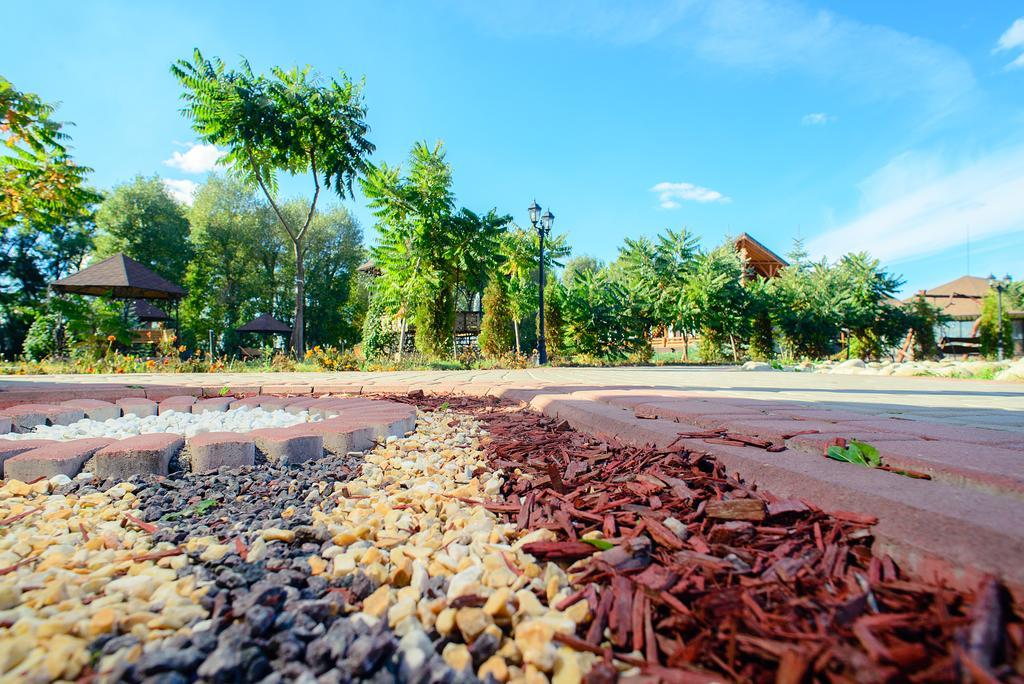 Petrovskyi Brovar Brovary Exteriör bild